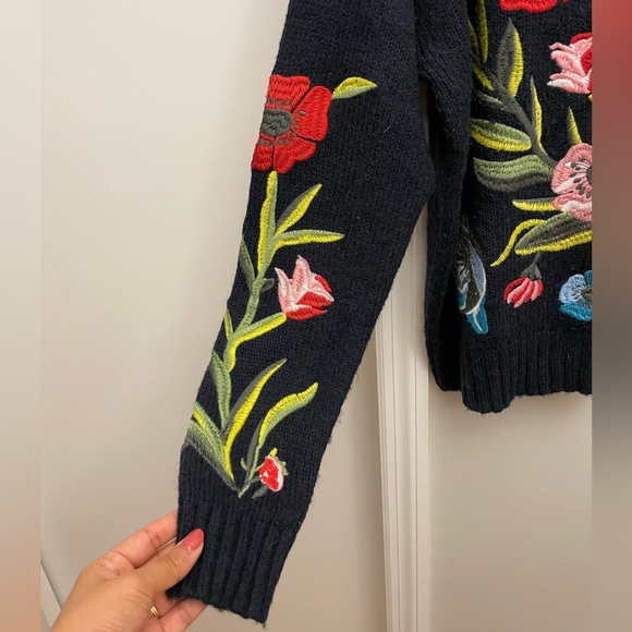 Romeo + Juliet Floral Pullover Sweater - Picture 3 of 5